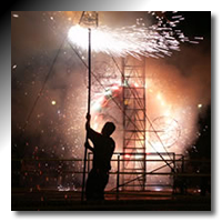 Artesanos pirotécnicos visitan a la virgen de Guadalupe